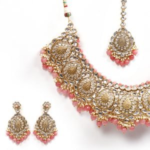 Gold plated Heavy Kundan choker in Peach color with matching Tika
